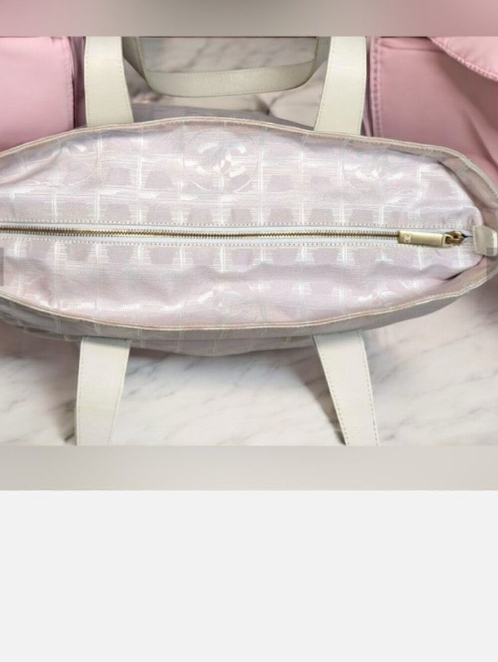 20 4 20 CHANEL Pale Pink Travel Line Tote with Cream Handles Like New Condition - Picture 4 of 15